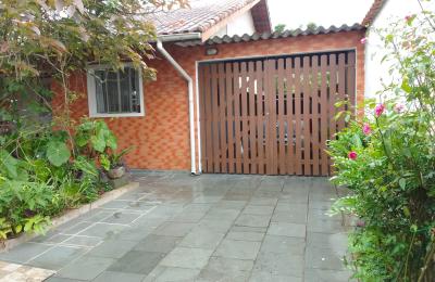 CAS261398 Casa de Terreno Inteiro em Itanhaém – 02 Dormitórios e Quintal Amplo