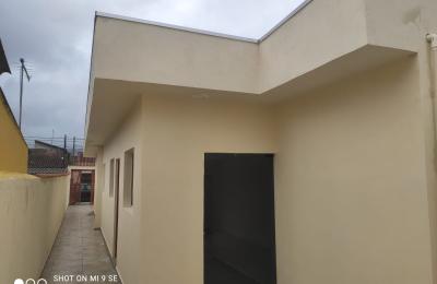 CAS261405 Casa Geminada Nova em Itanhaém por R$ 245 Mil – 02 Dormitórios com Suíte